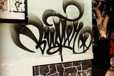 Buster tag handstyle
