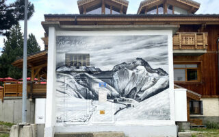 fresque historique sur transformateur Enedis Les deux alpes