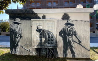 fresque historique sur transformateur Enedis Les deux alpes