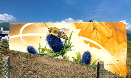 fresque déchèterie la Mure _ abeille sur chardons bleus